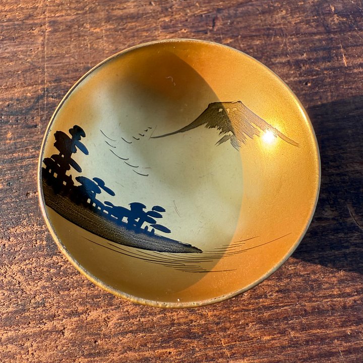 🎎 Mid-Showa Japanese Lacquered Guinomi – Mt. Fuji & Miho no Matsubara – Japan Antique Roadshow product image (1)