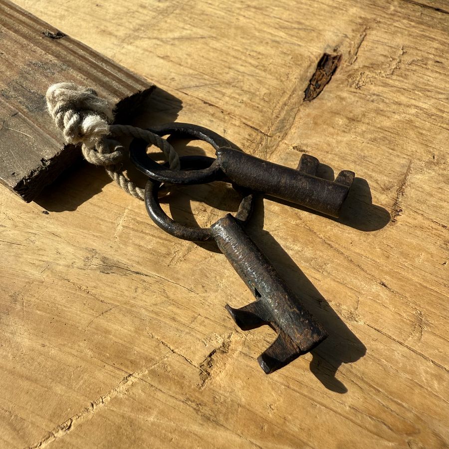 🎎 Antique Japanese dormitory key set - Yamada Room 5 | Japan Antique Roadshow product image (3)