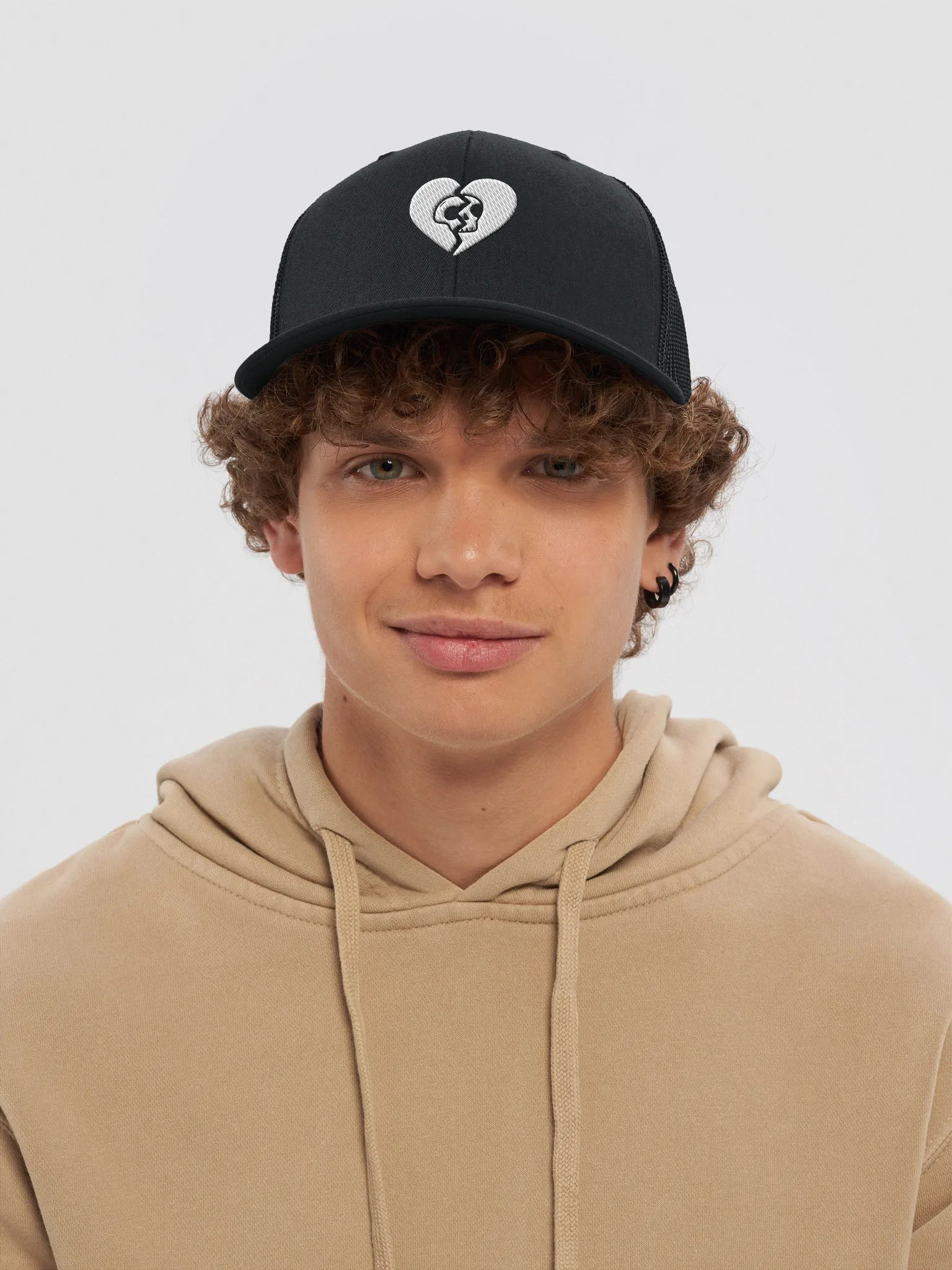 Broken heart skull hat white product image (5)