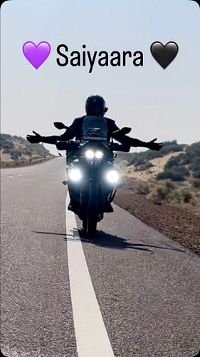 Saiyaara 🏍️🫶🏻🖤 

#Saiyaara #ronakbhattrz #ronakabhattrz #music #love #bike #rider #ktmadv #riding #jesalmer