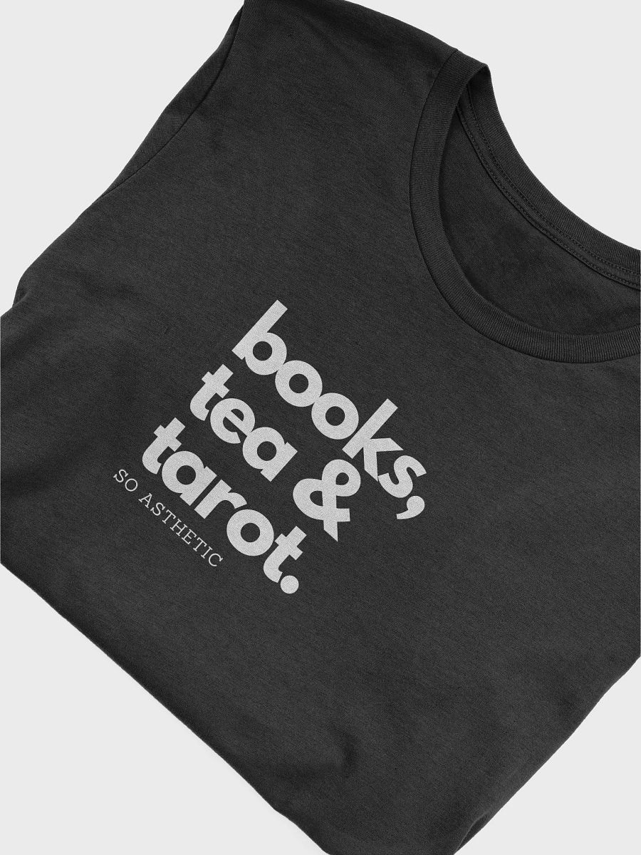 Books, tea & tarot - Unisex T-Shirt product image (4)