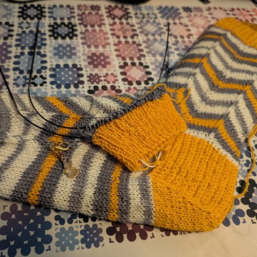 I've been working on my BB8 socks a bunch lately. The first sock is complete and now I've started the second! #bb8 #socks #st...