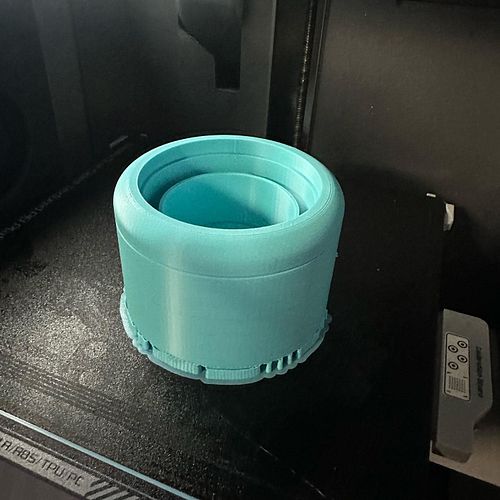This morning we have that #polysmooth project back on the printers. @bambulab_official @polymaker_3d #3dprinting #droids