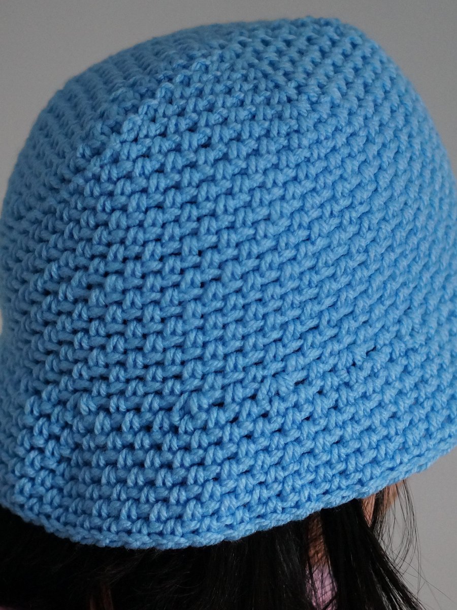Moss stitch bucket hat pdf pattern product image (1)