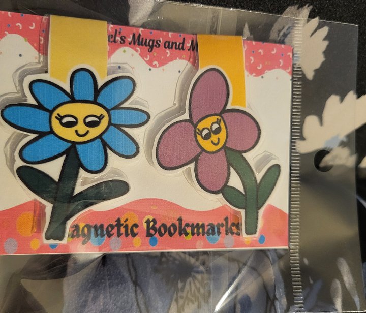2 pack Laminated Magnetic Cute Cartoon Blue and Purple Flower Bookmarks product image (1)