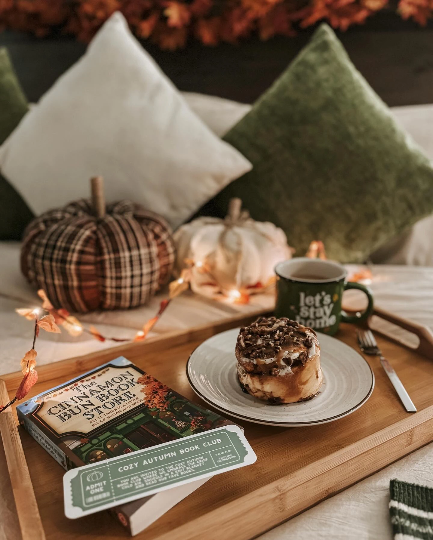 my tastebuds don't want none unless it's a cinnamon bun hun 🍂🤤

are you team:
🤍 classic
💛 cream cheese icing
🤎 caramel pecan
...