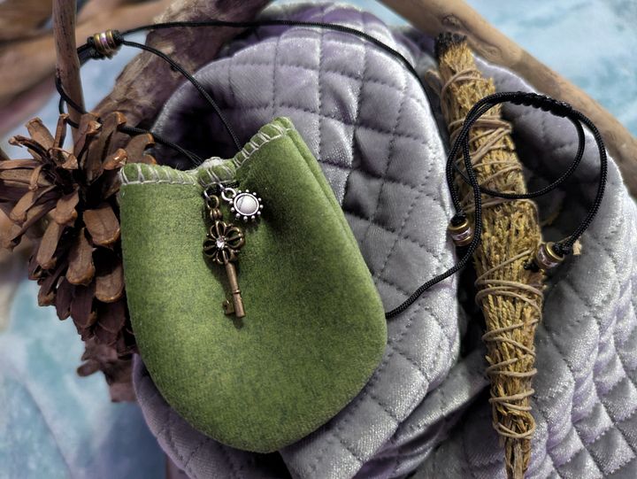 Howlite Key Pouch Necklace product image (1)