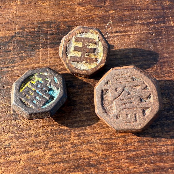 🎎 Vintage Set of 3 Japanese Be-goma (べいごま) Spinning Tops – Baseball Giants Tribute – Japan Antique Roadshow product image (1)