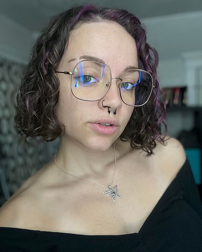 eyebrow slit who dis?
•
•
•
•
#princessboogala #gamergirl #twitchgirls #twitchstreamer #altgirl #femalestreamer #streamergirl...