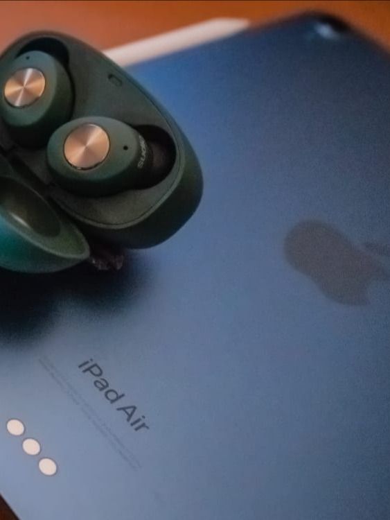 Apple iPad Air 5th Gen product image (1)