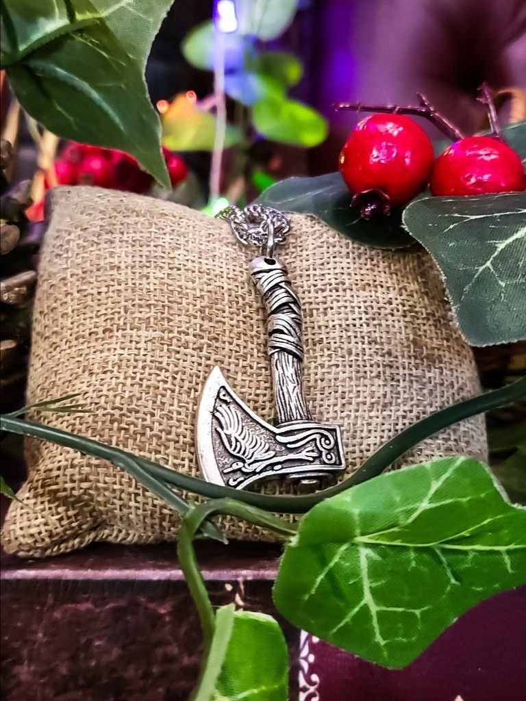 The Armored Kingdom Wolf Axe Necklace product image (2)