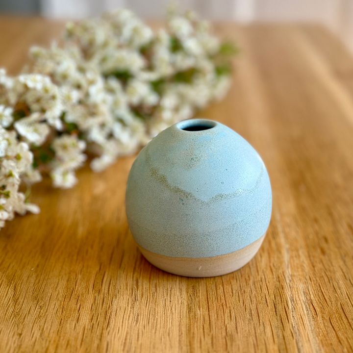 Bud vase product image (1)