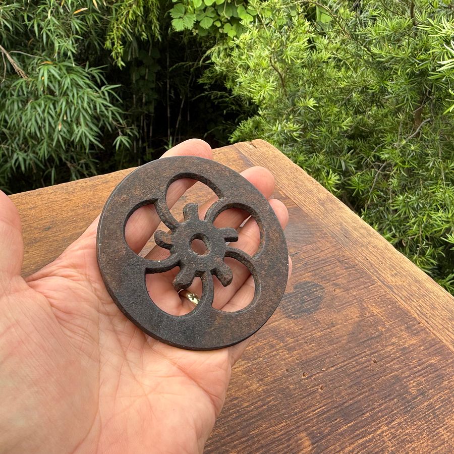 🎎 Japanese Cast Iron Tetsubin Trivet – Mid-Showa Era – Japan Antique Roadshow product image (6)