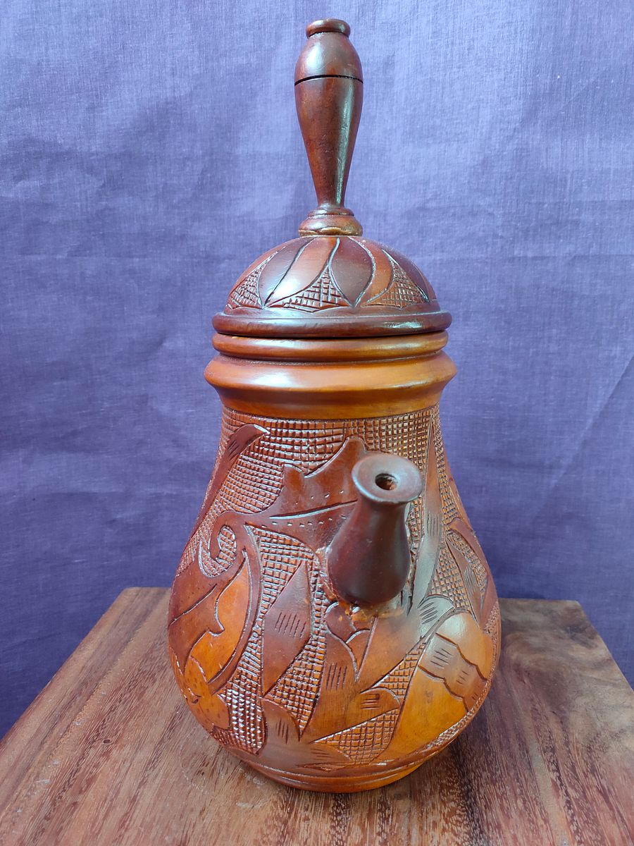 Bule grande madeira com relevo de flores e frutos. Decoração boho única product image (4)