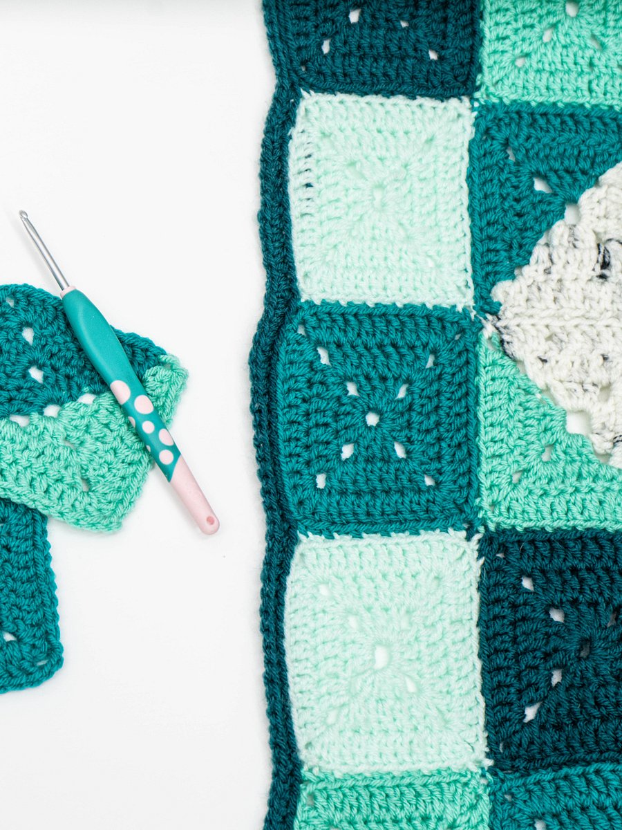 Snowflake Granny Square Crochet Blanket product image (6)
