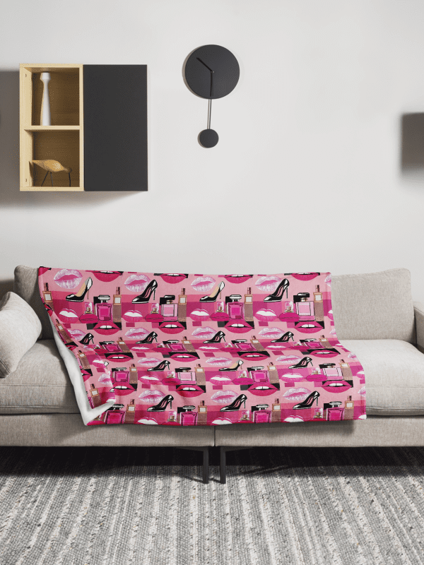 Chic Beauty Throw Blanket product image (1)