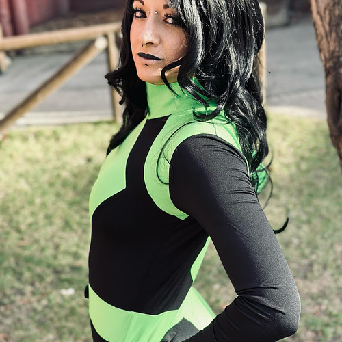 Moar Shego 💚🖤💚 !  Emo nite was a blast yesterday! Can’t believe how long the day was but it was all so much fun! I have a boa...