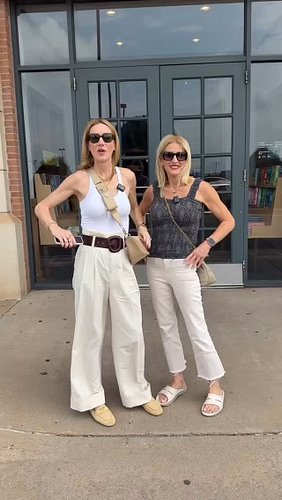 Just two Women in Film celebrating their new book at @barnesandnoble 

Need to hear more about Pumps REAL journey?Get your co...