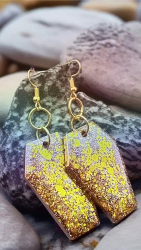 #sidehustleformoms #resin #custom #gifts #glow #sparkle #thermochromic