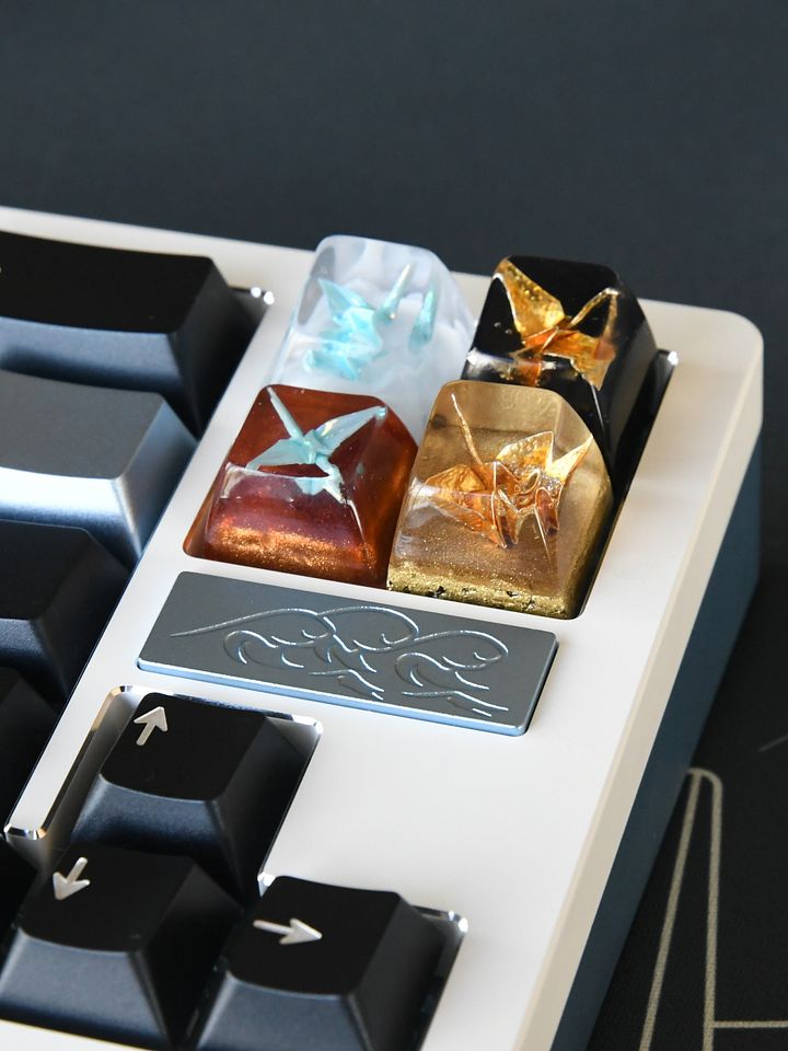 Golden Ruins Crane SA R1 Keycap product image (2)
