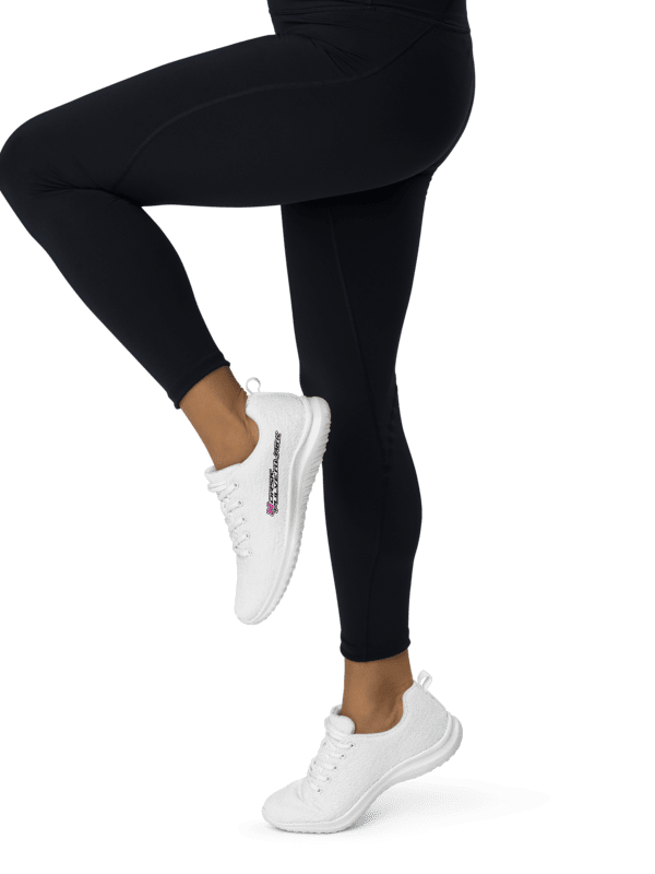 JOGGESKO MED ET HINT AV ROSA product image (8)
