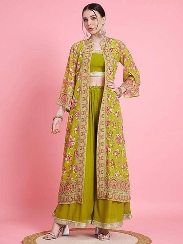 🌟 Ready to Turn Heads? This Parrot-Green Georgette Crop Top & Palazzo Set is ALL you need to elevate your wardrobe! 💚✨

🔥 Lac...