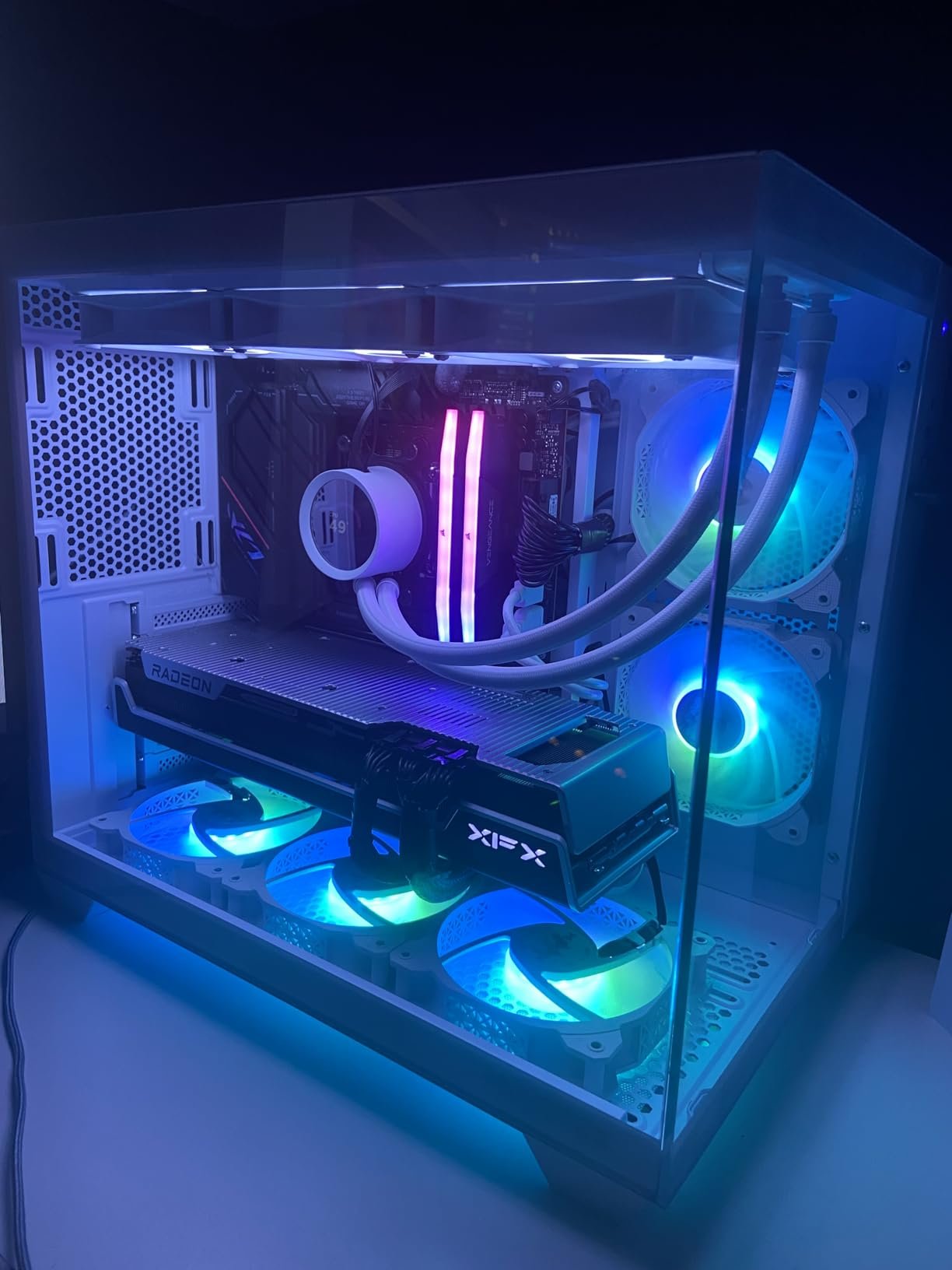 PC Gamer FrostClaw XT - Ryzen 5 9600X+ RX 9060XT 16GB + Gigabyte B650M + DDR5 32GB product image (1)