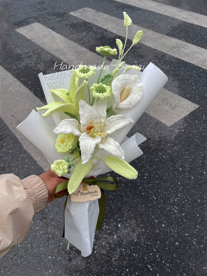 Love in Gold & White Crochet Knit Bouquet product image (1)