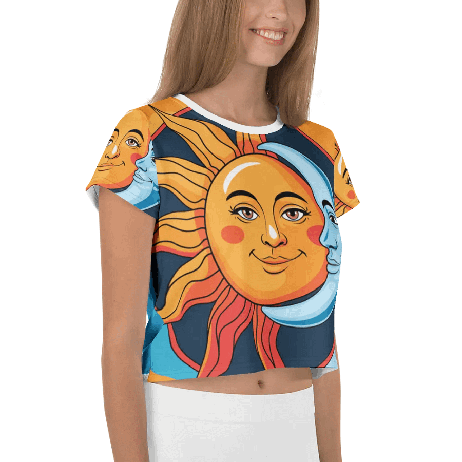 Graphic T-shirt product image (4)