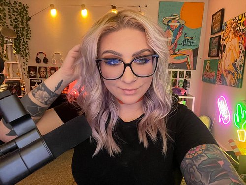 Typical gamer girl selfie