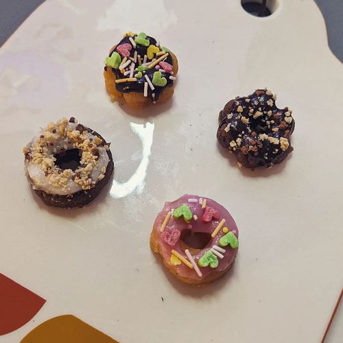 In memory of my qt Popin'Cookin' donuts I made on stream then realized I could not eat because they contained gelatin so I ke...