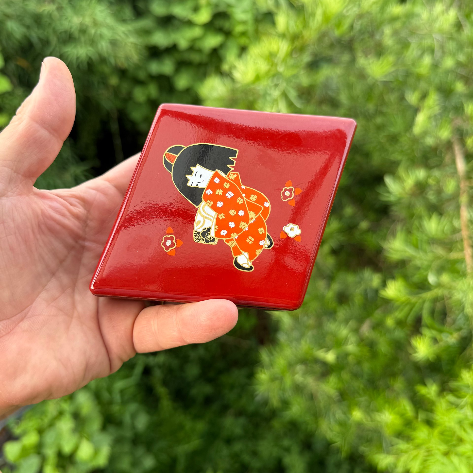 🎎 Lacquered Japanese Box with Dancing Child Motif – Late Showa Era or Newer – Japan Antique Roadshow product image (7)