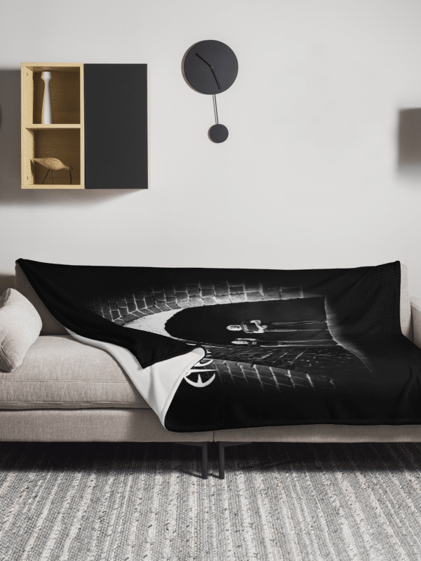 The Centre Blanket product image (2)