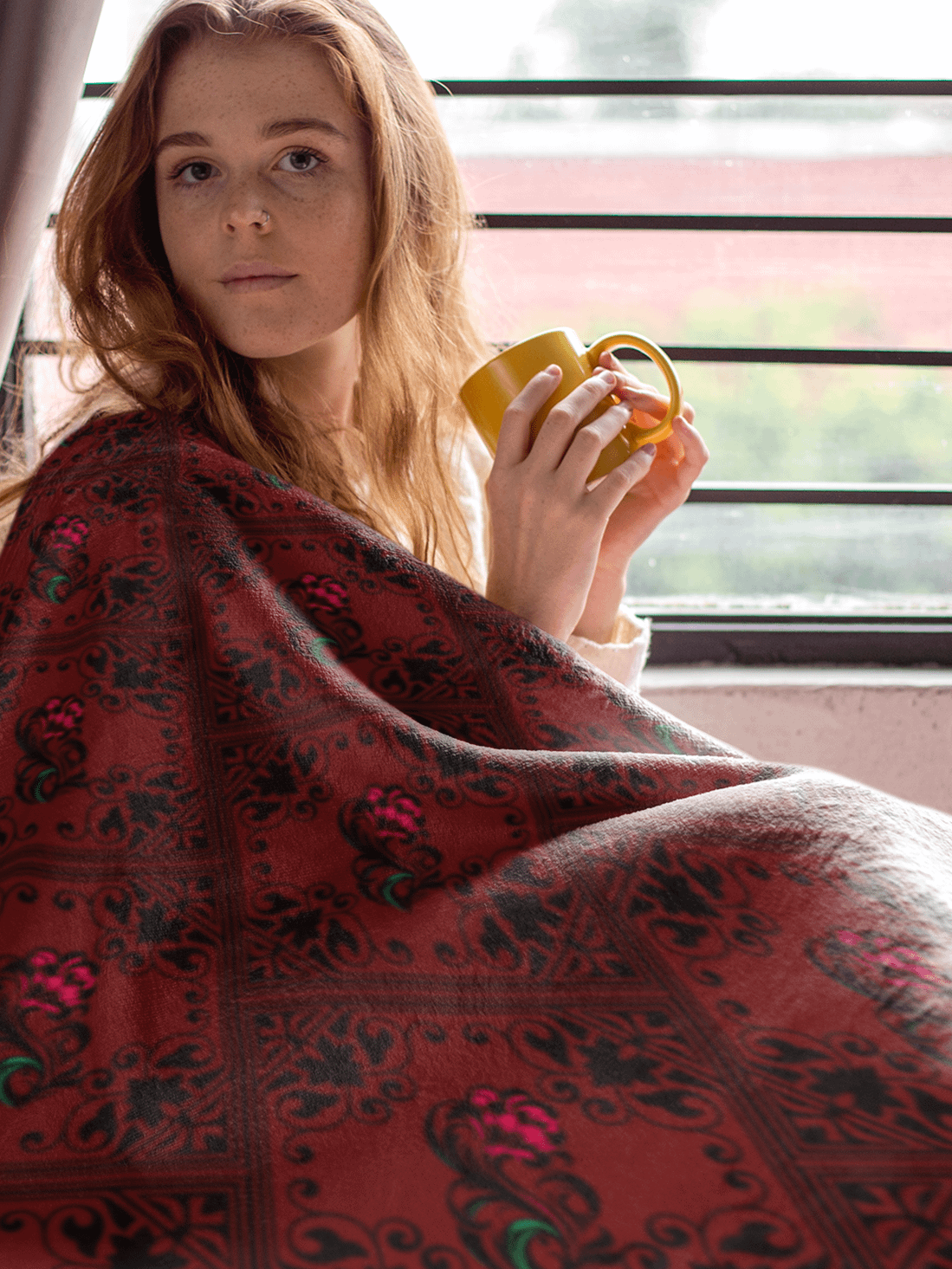 Crimson Paisley Fuzzy Throw Blanket product image (1)