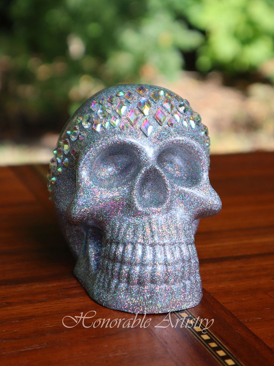Holographic Silver Rhinestone Resin Skull product image (4)