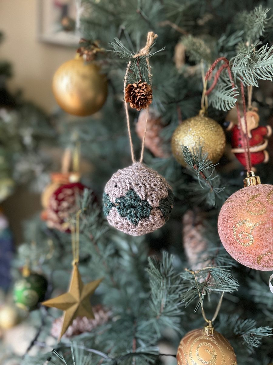 Easy Crochet Bauble Pattern / Granny Stitch Bauble / Colourful Crochet Tree Decoration / Pdf Pattern product image (8)