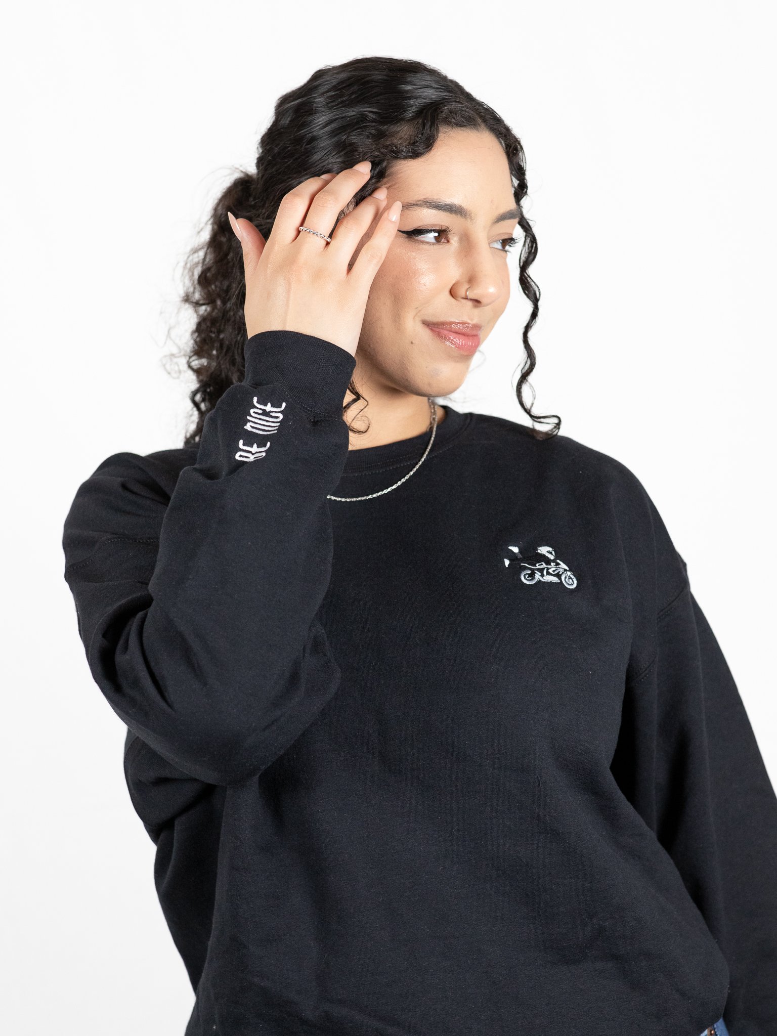 Mimi Nick Embroidered Crew Neck product image (2)