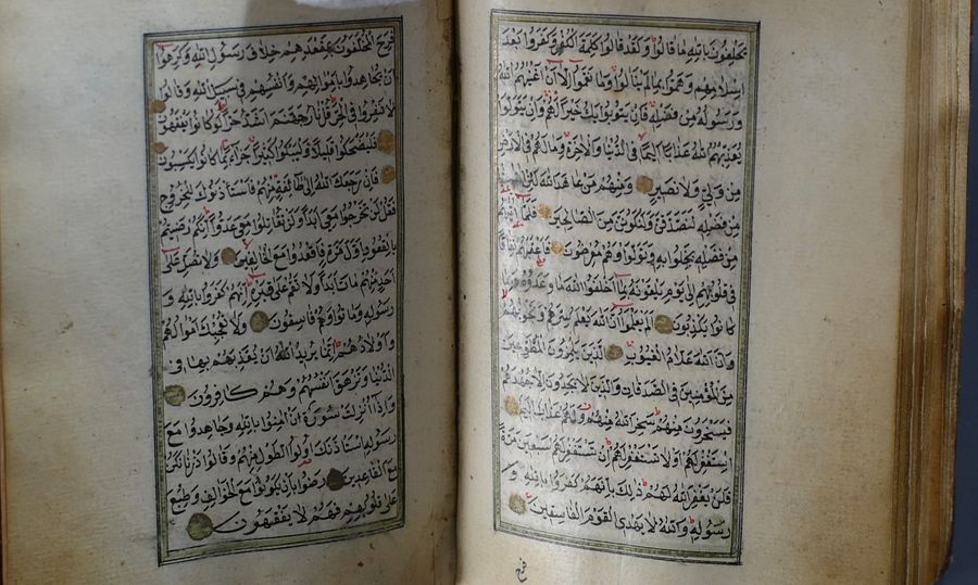 مصحف مخطوط بخط اليد كامل يقدر انه يعود لنهاية القرن الثامن العشر product image (3)
