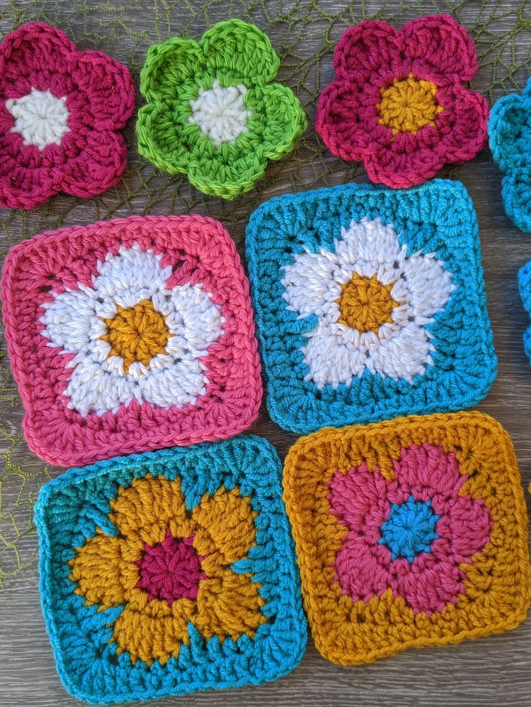 Crochet Daisy Flower Granny Square Pattern product image (1)