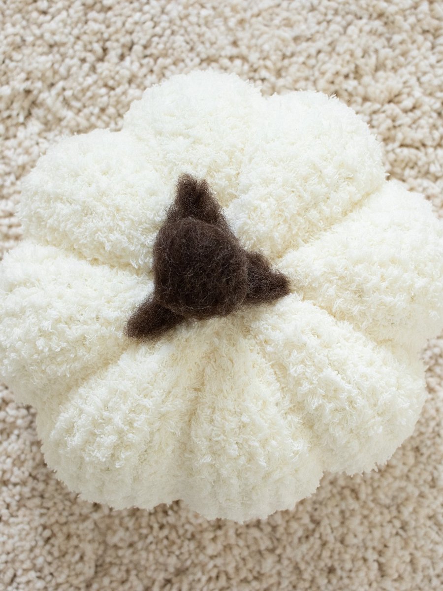Easy Chenille Knit Pumpkin Pattern product image (3)