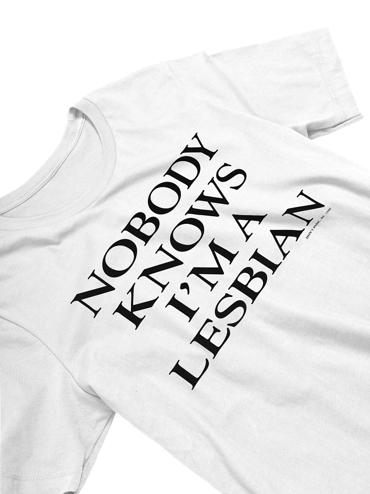 NOBODY KNOWS I'M A LESBIAN TEE product image (1)
