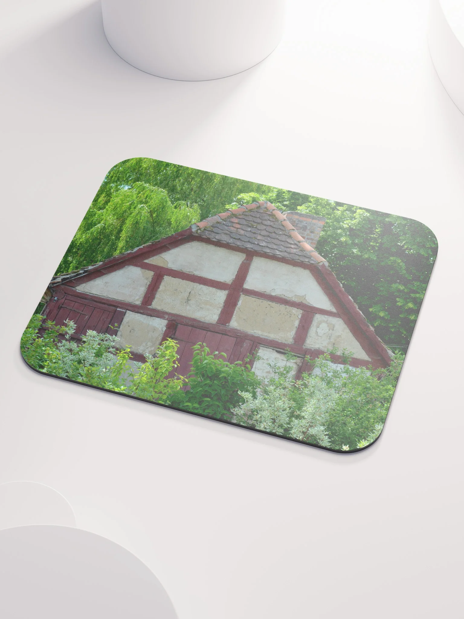 Mauspad - Lehmhütte versinkt im romantischen Bauerngarten product image (3)