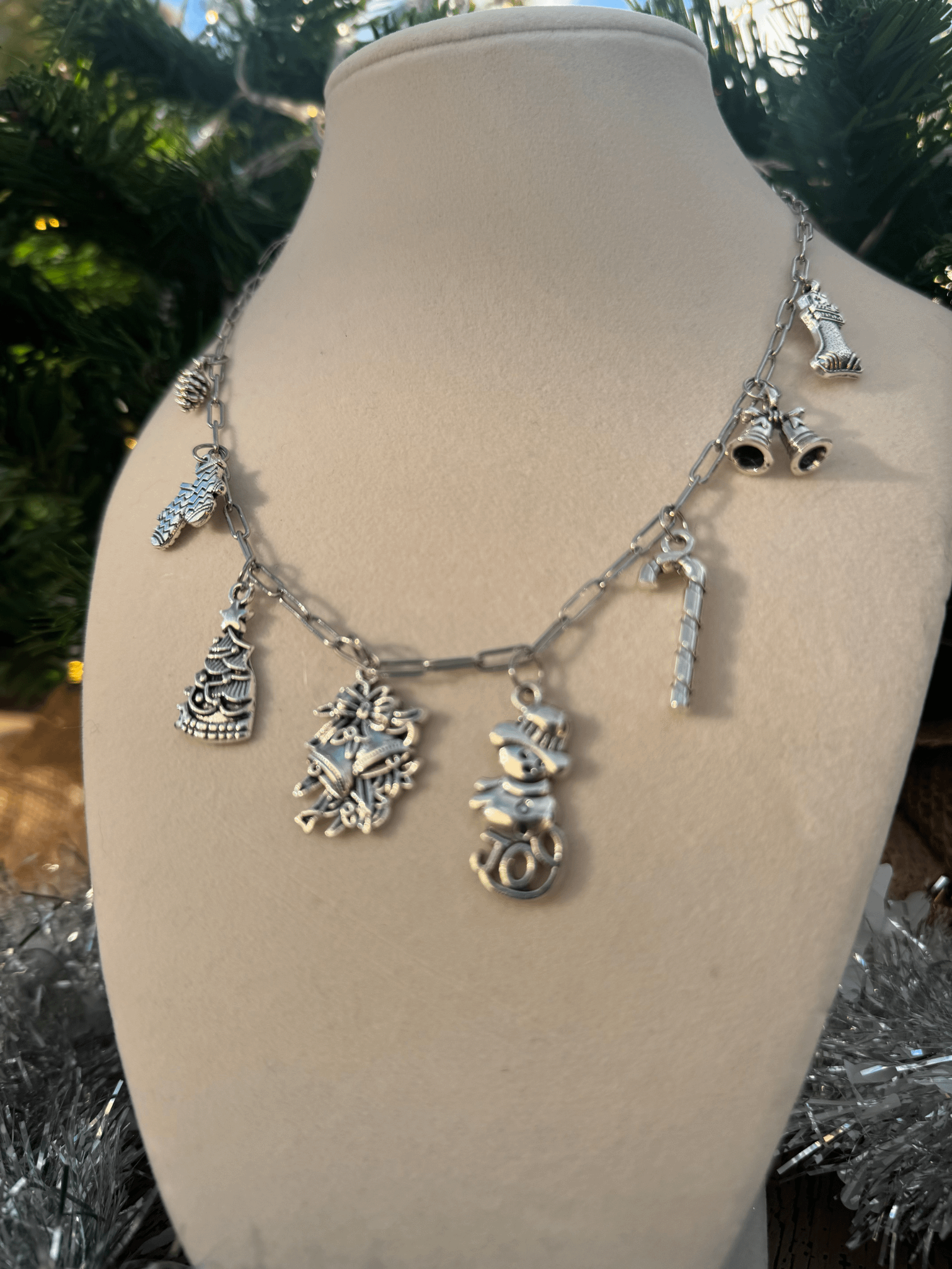 Christmas Festivities Necklace product image (2)