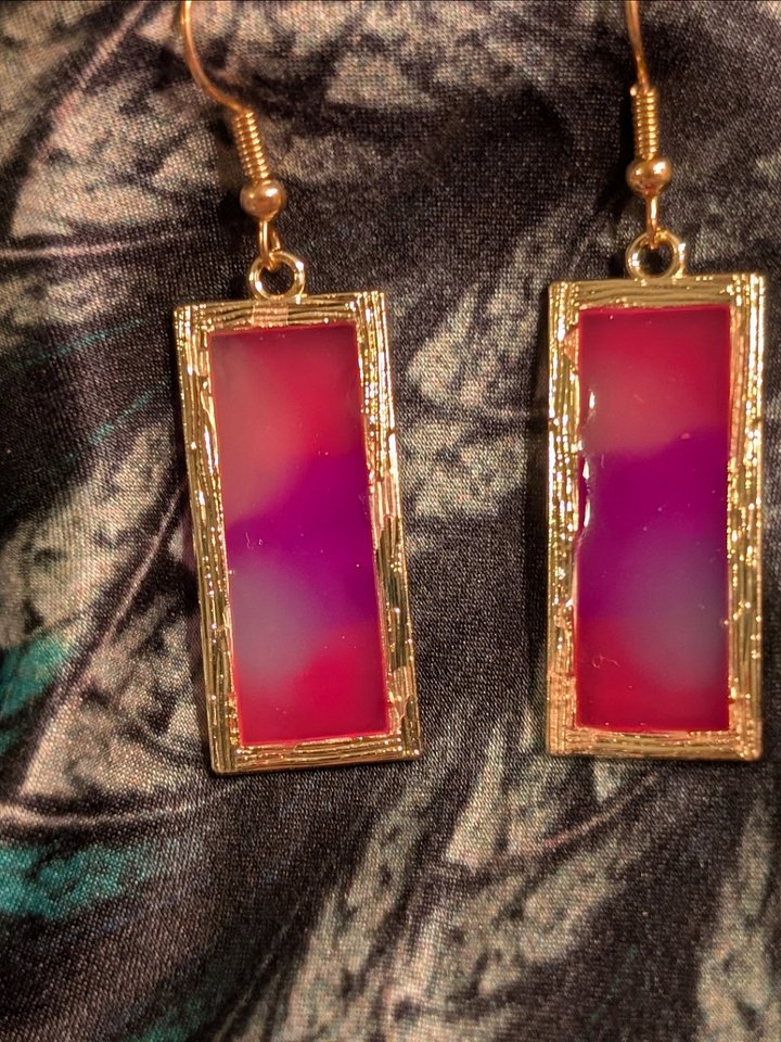 Roselight Relics: Rectangle Resin Drop Earrings (Pink) product image (2)