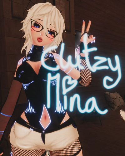 Was so happy to be in vr today with @clutzymelon24. Have spent time together like this since we met irl 2 years ago 🥰🥰🥰🥰