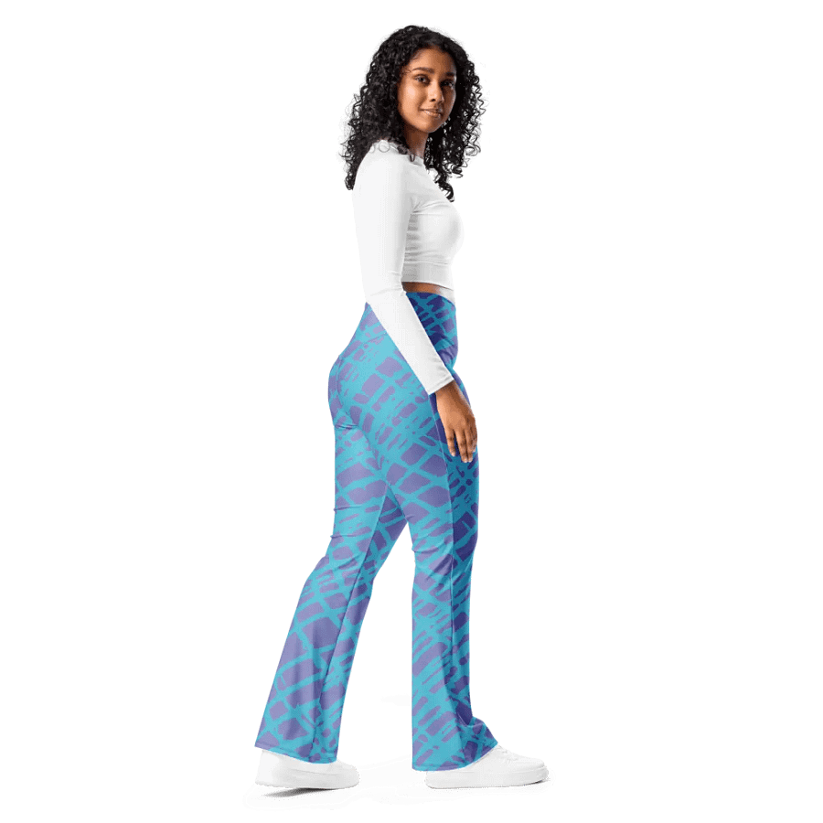 Mesh Mirage Flare Leggings product image (7)