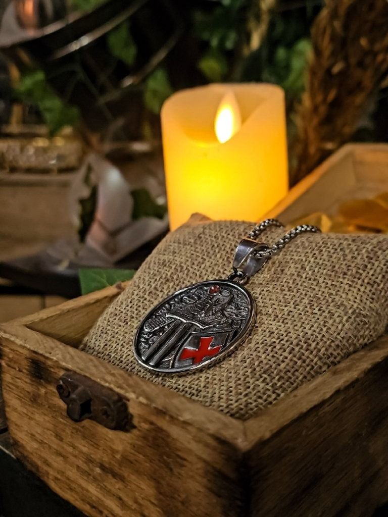 The Armored Kingdom Seal of the Crusader Necklace product image (3)