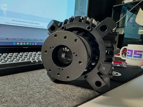 Made a little shaft adapter for the Fanatec Clubsport DD+ - you can either use it to extent the shaft and use the existing QR...