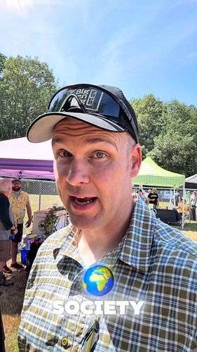 WICKED GOOD TIMES at the annual #woofstock @aws.maine Super fun times with @bandedbrewingco @apresportland @kennebunkport_bre...