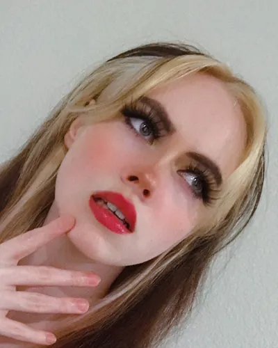 Changed up my hair after once again saying I wouldn’t bleach anymore cause I want healthy hair 💀
.
.
.
.
.
#narcissahair #blo...
